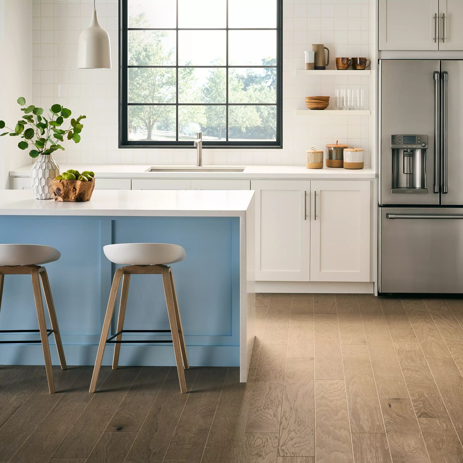 Hardwood Flooring in a Kitchen By Select Floors AB